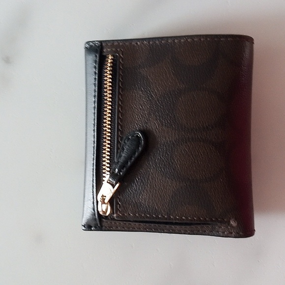 Authentic Ladies Coach Wallet - Picture 2 of 4